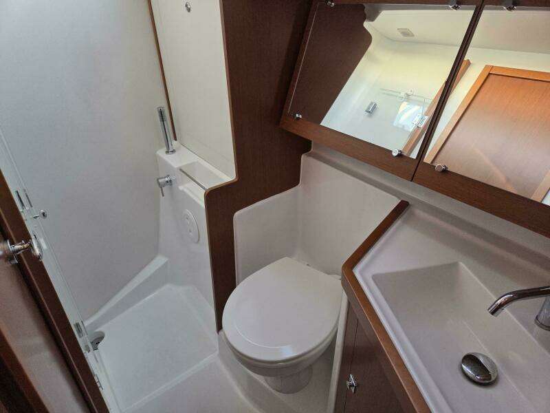 Head w/ Shower Stall