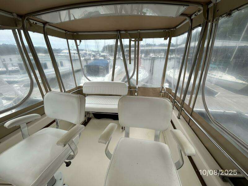 34' Sabreline flybridge aft