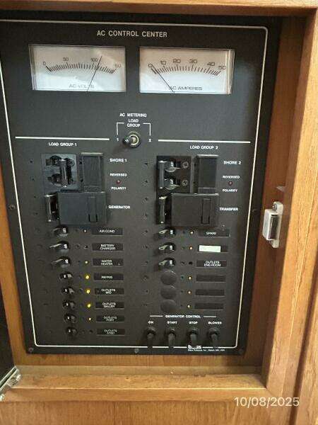 34' Sabreline electrical panel2