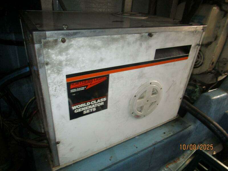 34' Sabreline generator soundbox