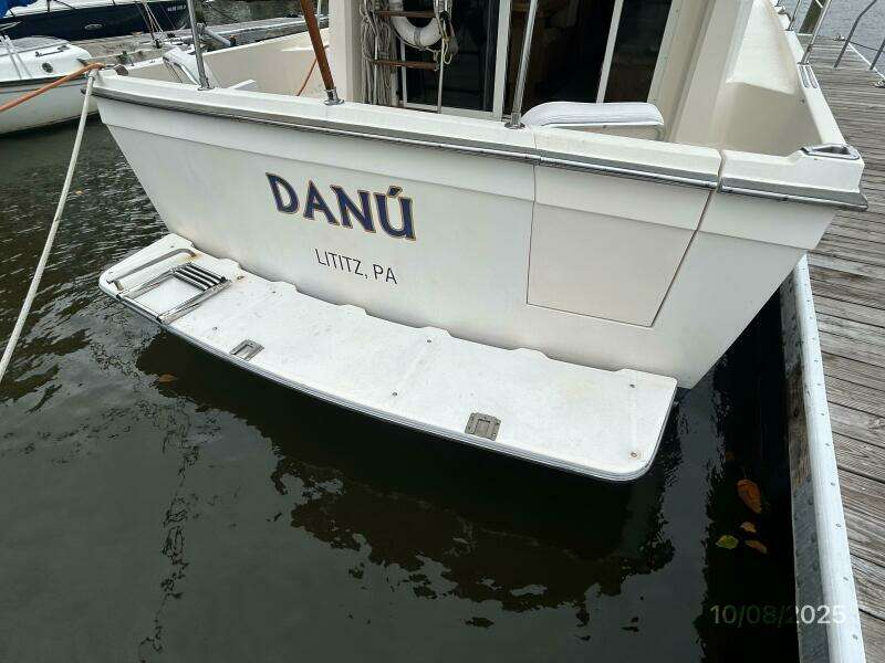 34' Sabreline swimplatform