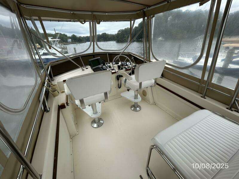 34' Sabreline flybridge forward