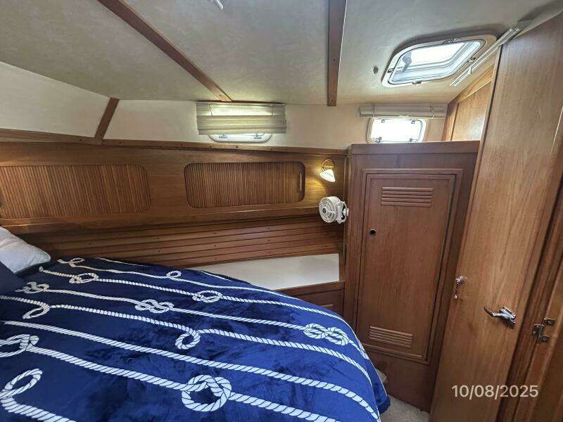 34' Sabreline stateroom starboard