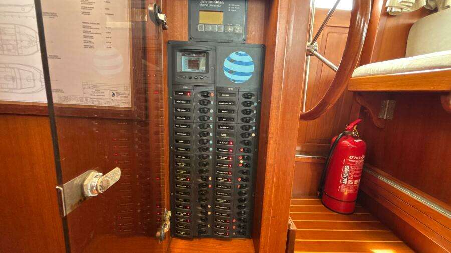 2013 Explorer Motor Yachts 40 Sedan