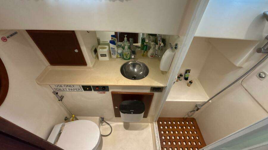 2013 Explorer Motor Yachts 40 Sedan