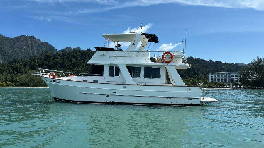 2013 Explorer Motor Yachts 40 Sedan