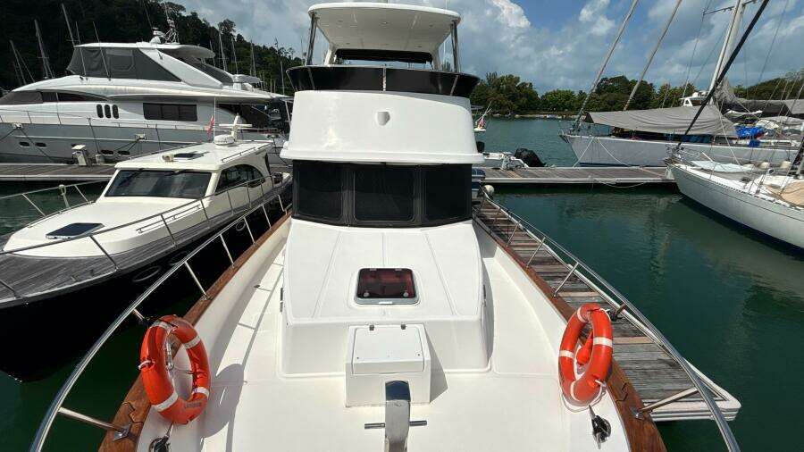 2013 Explorer Motor Yachts 40 Sedan