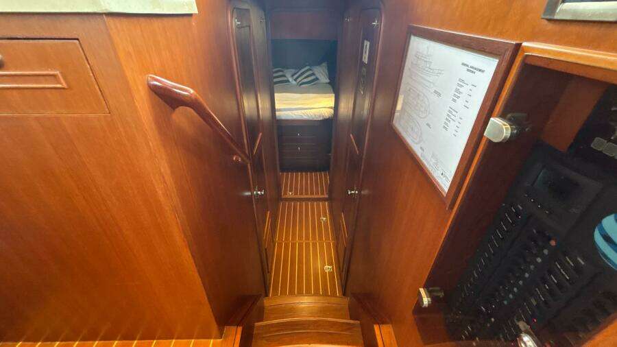 2013 Explorer Motor Yachts 40 Sedan