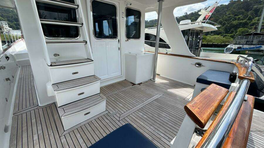 2013 Explorer Motor Yachts 40 Sedan
