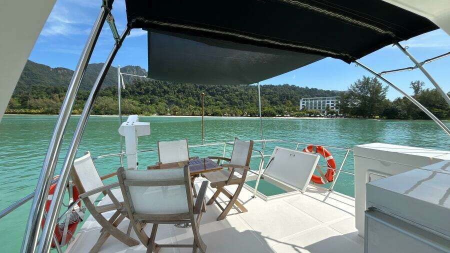 2013 Explorer Motor Yachts 40 Sedan