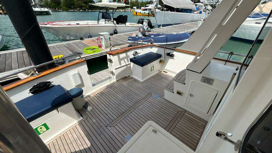 2013 Explorer Motor Yachts 40 Sedan
