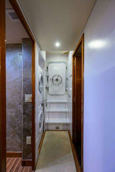 2009 Hatteras Enclosed Bridge