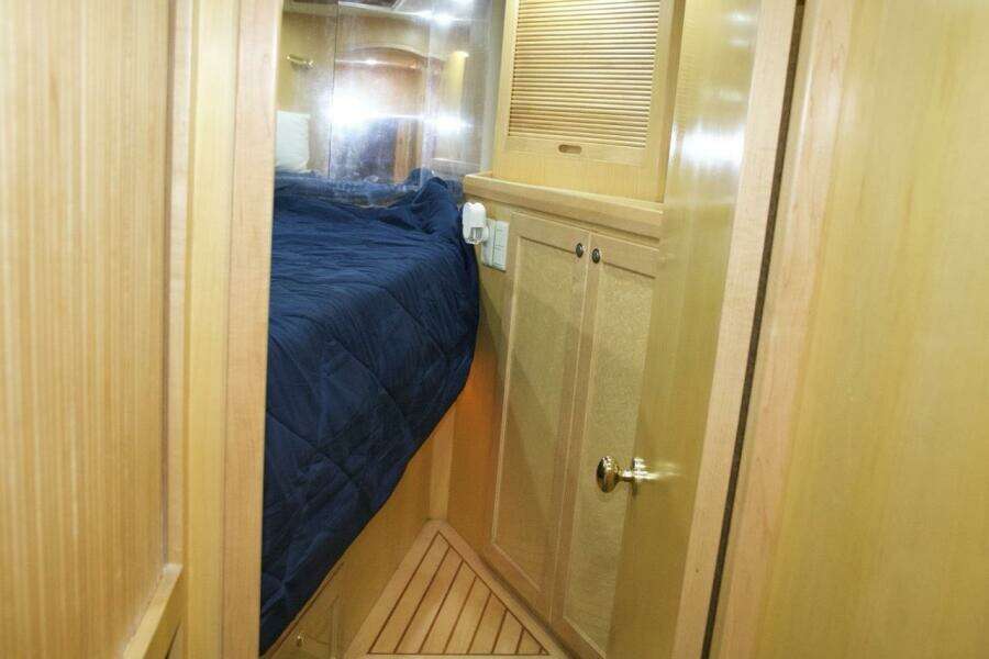 2002 McKinna 57 Pilothouse