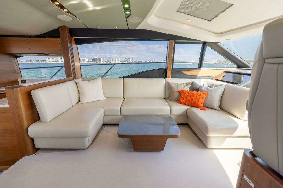 2019 Princess S65-CREWSZING- Salon