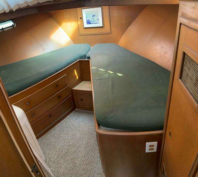 V berth