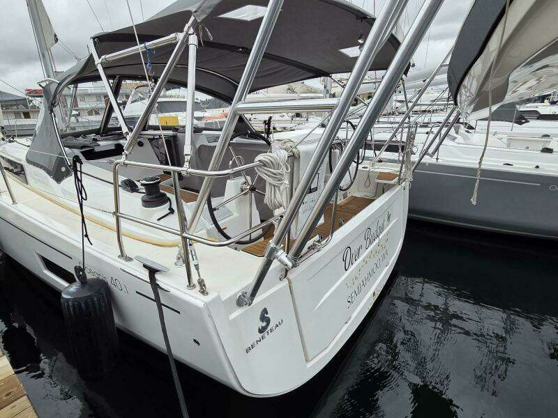 Transom w/ Davits (Dinghy not included)