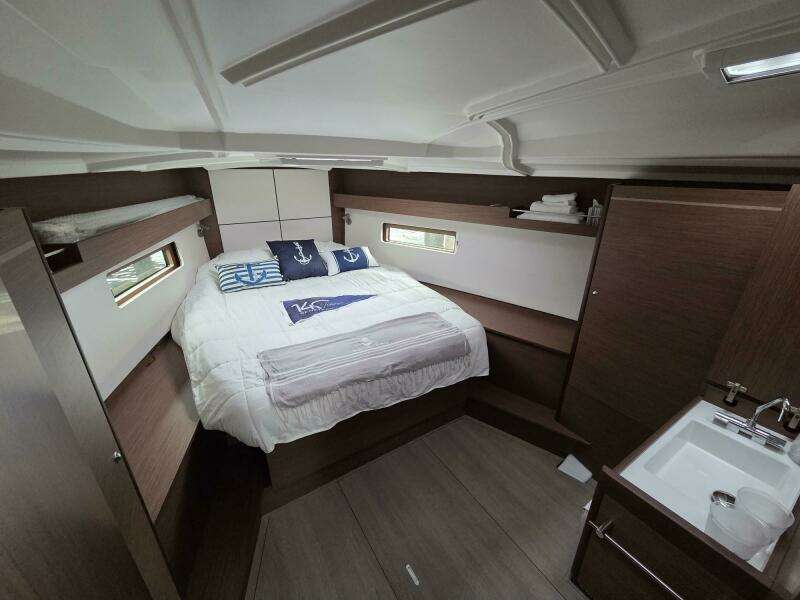 Owner's Cabin w/ Queen Berth & Vanity