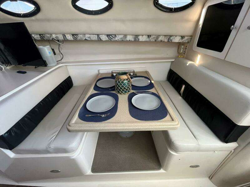 2001 Wellcraft 330 Coastal