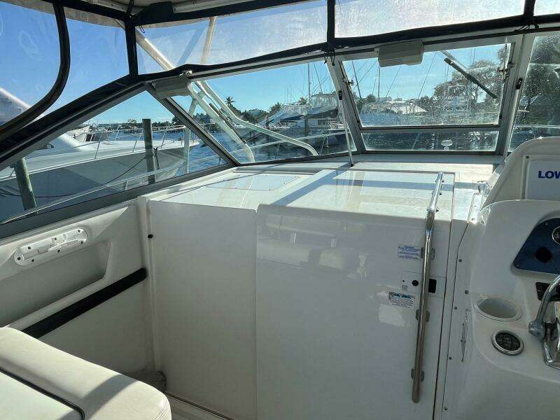 2001 Wellcraft 330 Coastal