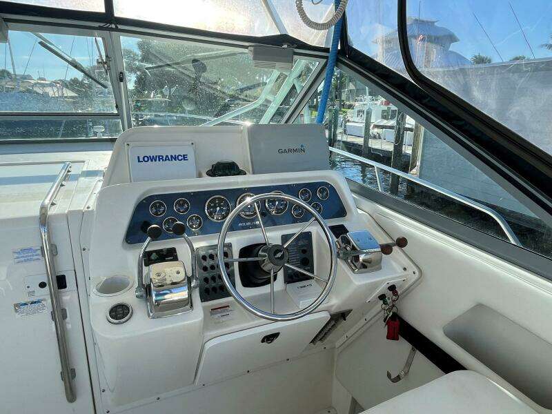2001 Wellcraft 330 Coastal