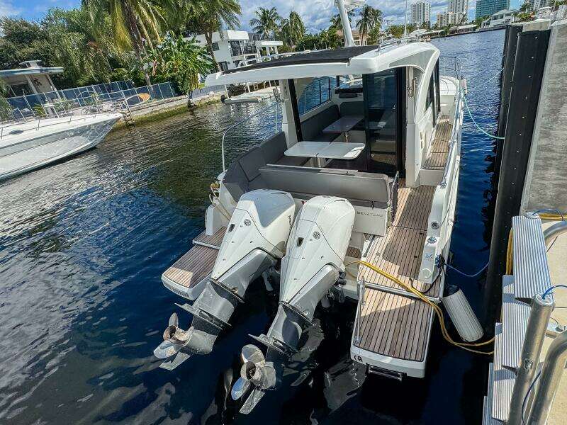 2022 Beneteau Antares 11