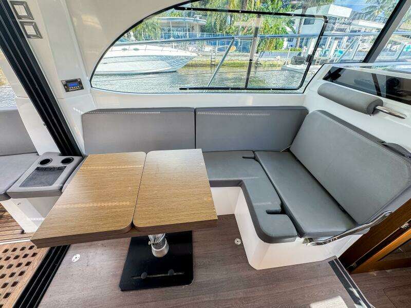 2022 Beneteau Antares 11