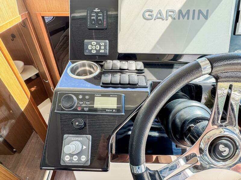 2022 Beneteau Antares 11