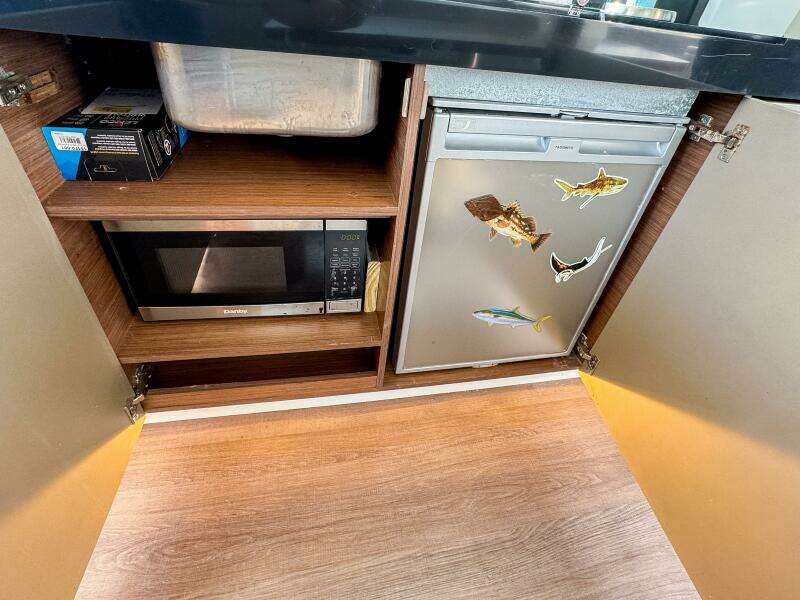 2022 Beneteau Antares 11