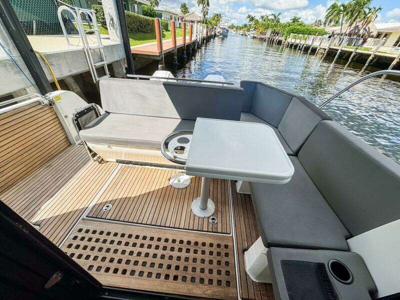 2022 Beneteau Antares 11