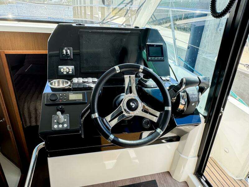 2022 Beneteau Antares 11