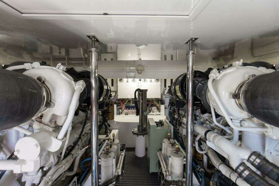 2008 60 Hatteras Blacksmith Engine Room