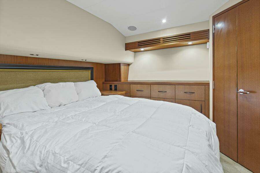 2008 60 Hatteras Blacksmith Master Stateroom (1)