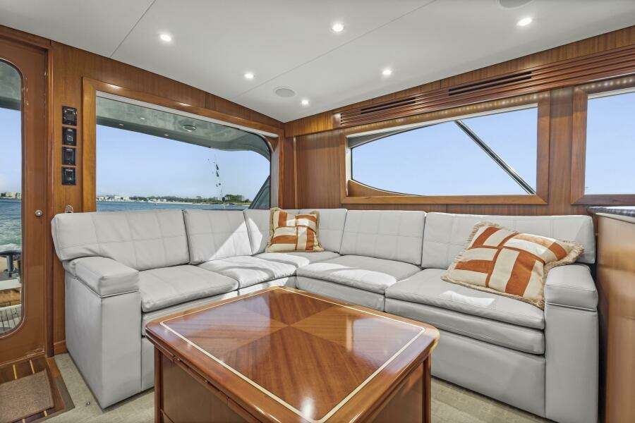 2008 60 Hatteras Blacksmith Salon (2)