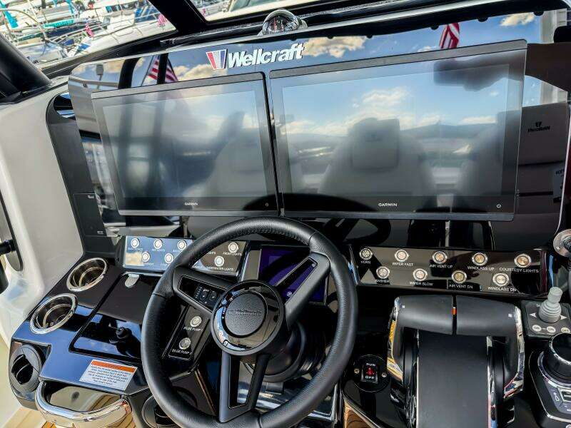 2026 Wellcraft 38 T-Top