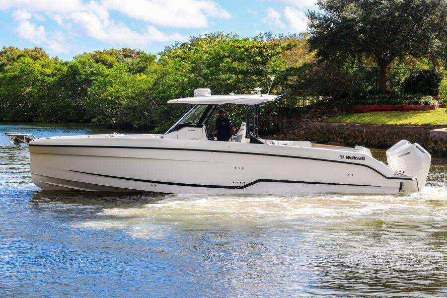 2026 Wellcraft 38 T-Top