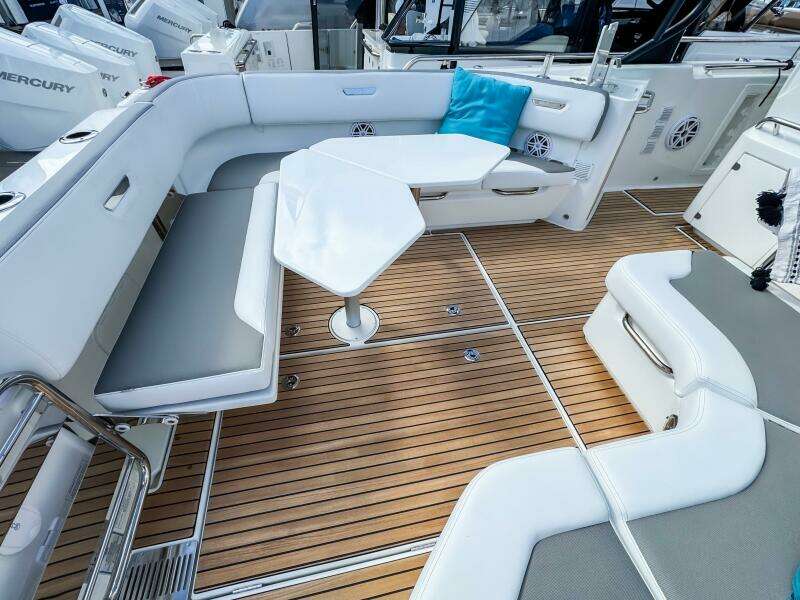 2026 Wellcraft 38 T-Top