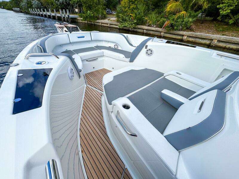 2026 Wellcraft 38 T-Top