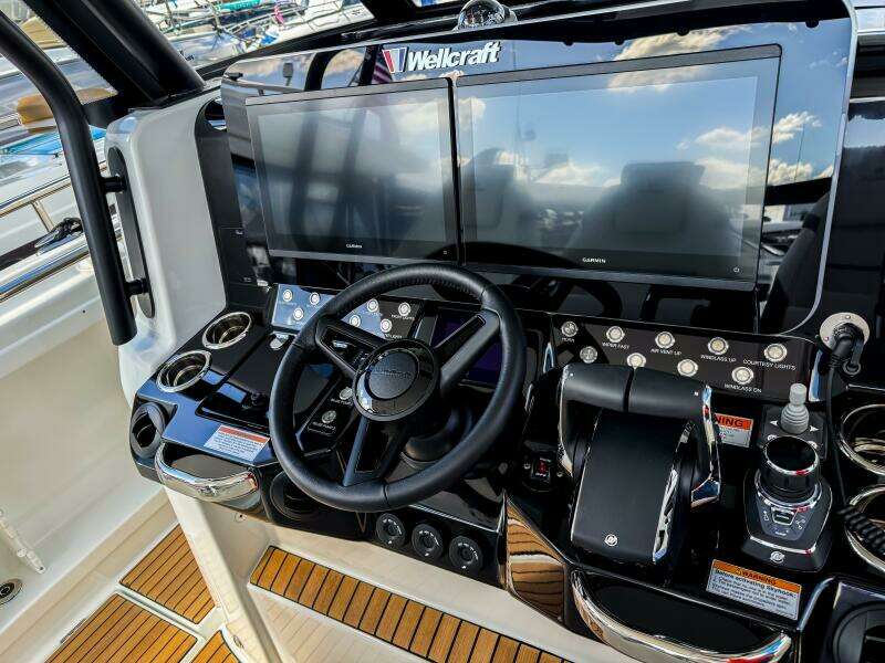 2026 Wellcraft 38 T-Top