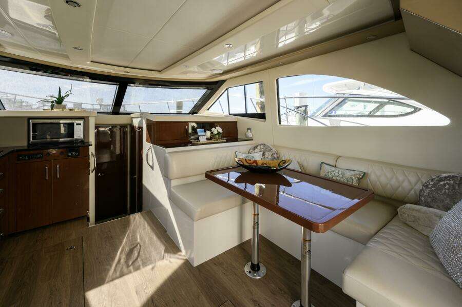 Salon Table & Seating