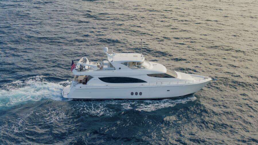 Hatteras 80 Gallopin-Starboard Profile