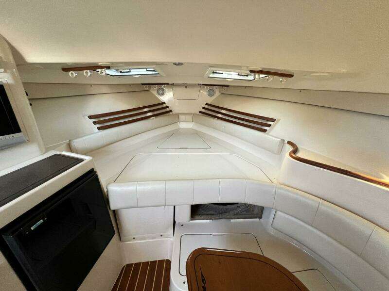 2004 Grady-White Express 330