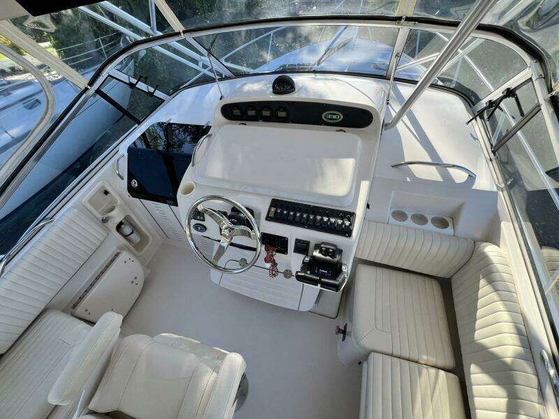 2004 Grady-White Express 330