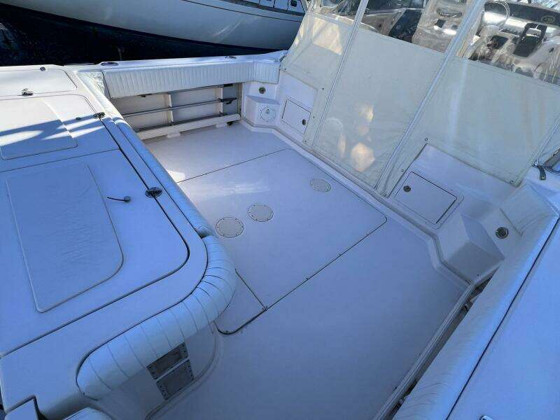 2004 Grady-White Express 330