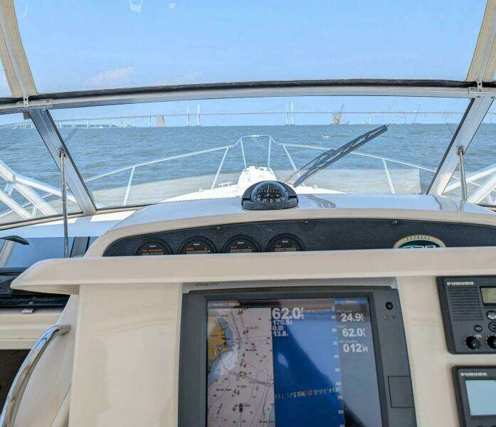 2004 Grady-White Express 330