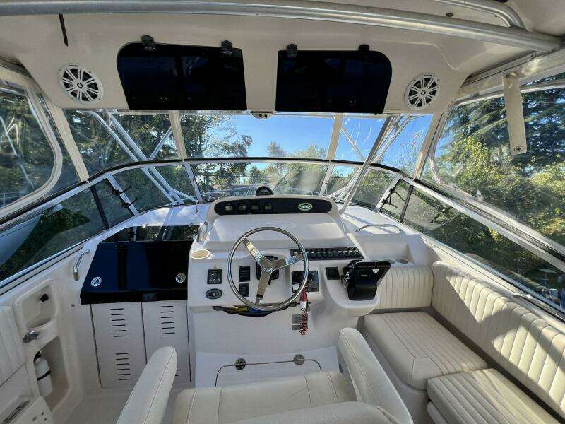 2004 Grady-White Express 330