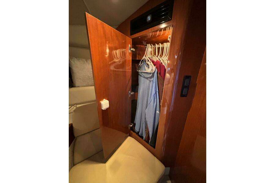 2007 Regal 3760 Sportyacht