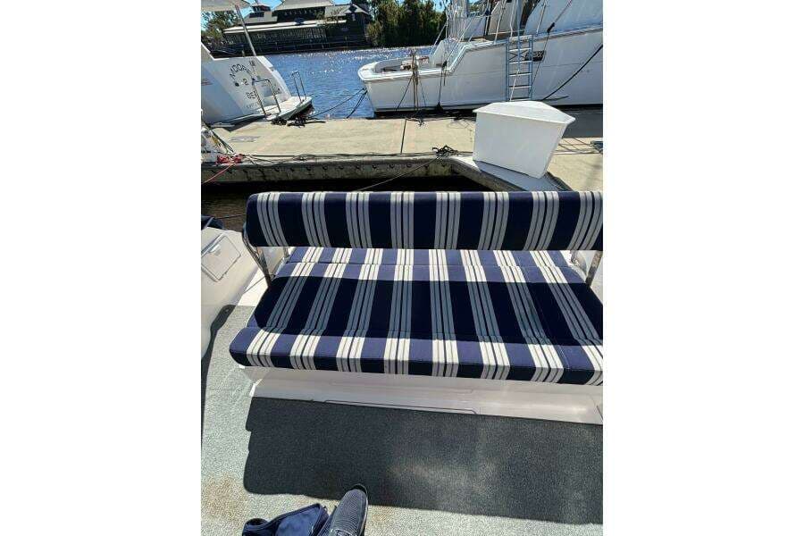 2007 Regal 3760 Sportyacht