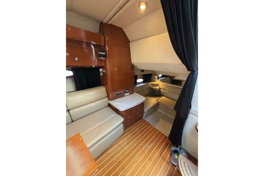 2007 Regal 3760 Sportyacht