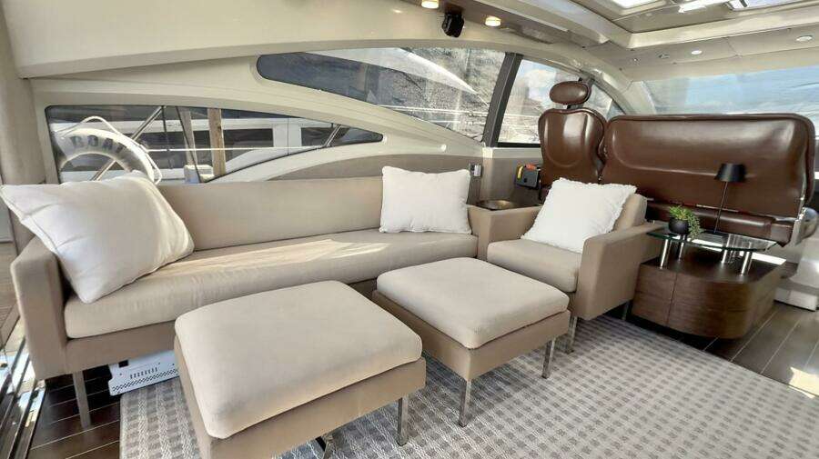 2011 Azimut 68S
