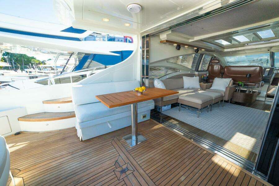 2011 Azimut 68S